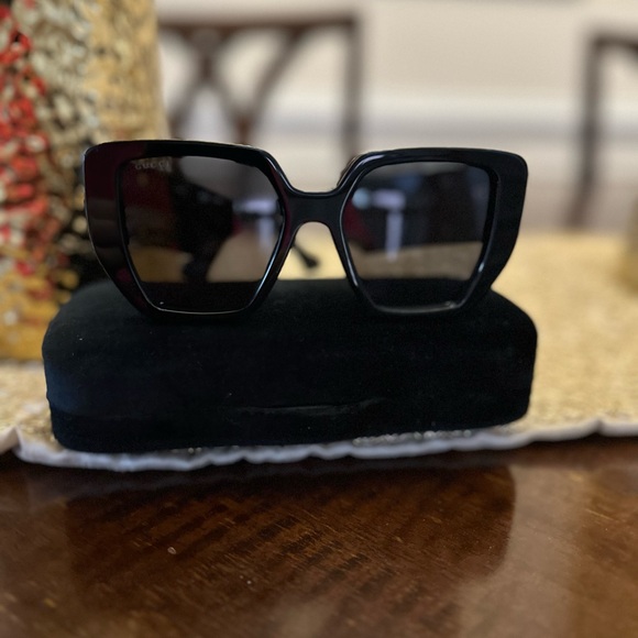 Gucci Black and Gold Oversized Sunglasses